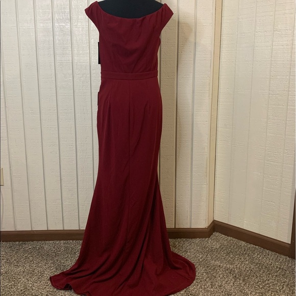 Lulu’s Mila Burgundy Ruffled Off The Shoulder Maxi Dress, size medium.  NWT. - Picture 3 of 9